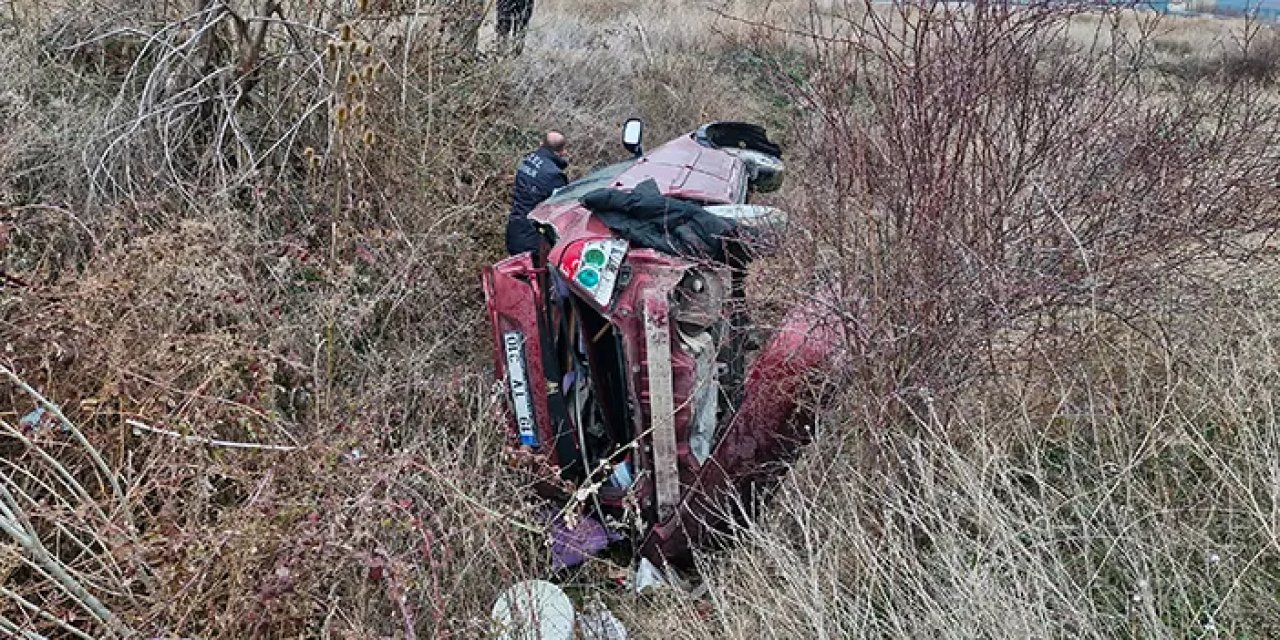 Çorum'da kontrolden çıkan otomobil dere yatağına uçtu: 4 yaralı