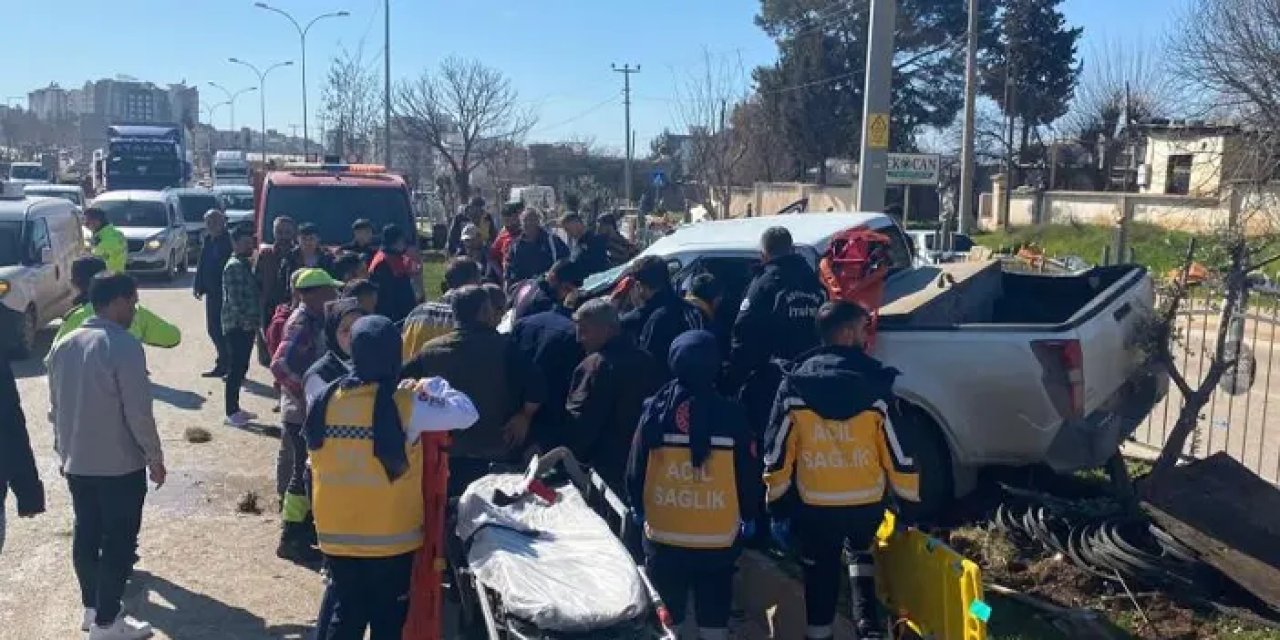Adıyaman'da kamyonet kontrolden çıktı! 3 yaralı var