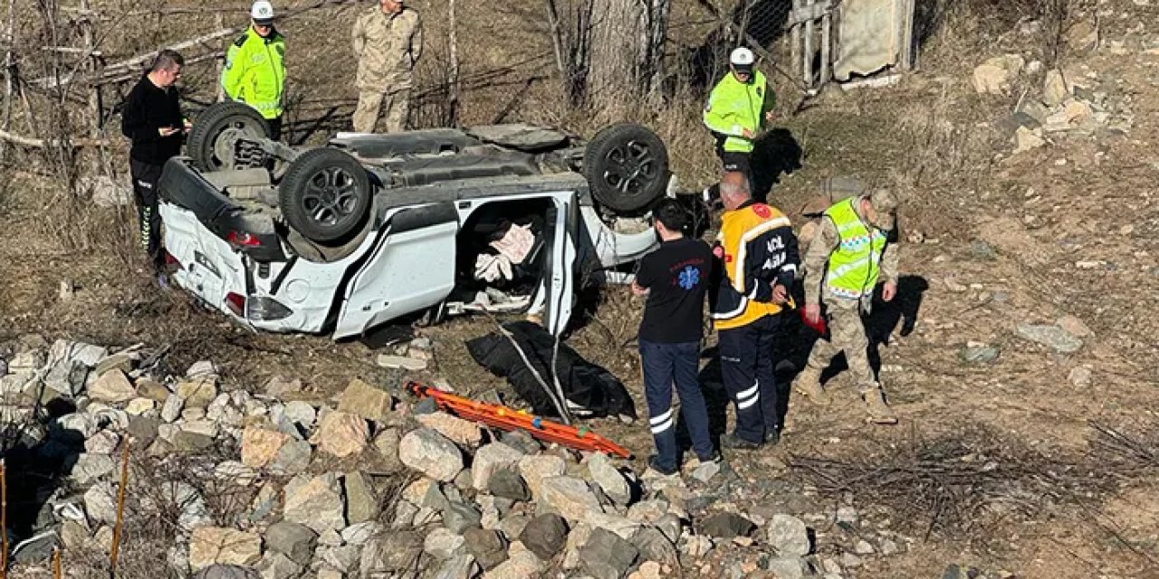 Ticari araç tarlaya uçtu! Sürücü hayatını kaybetti