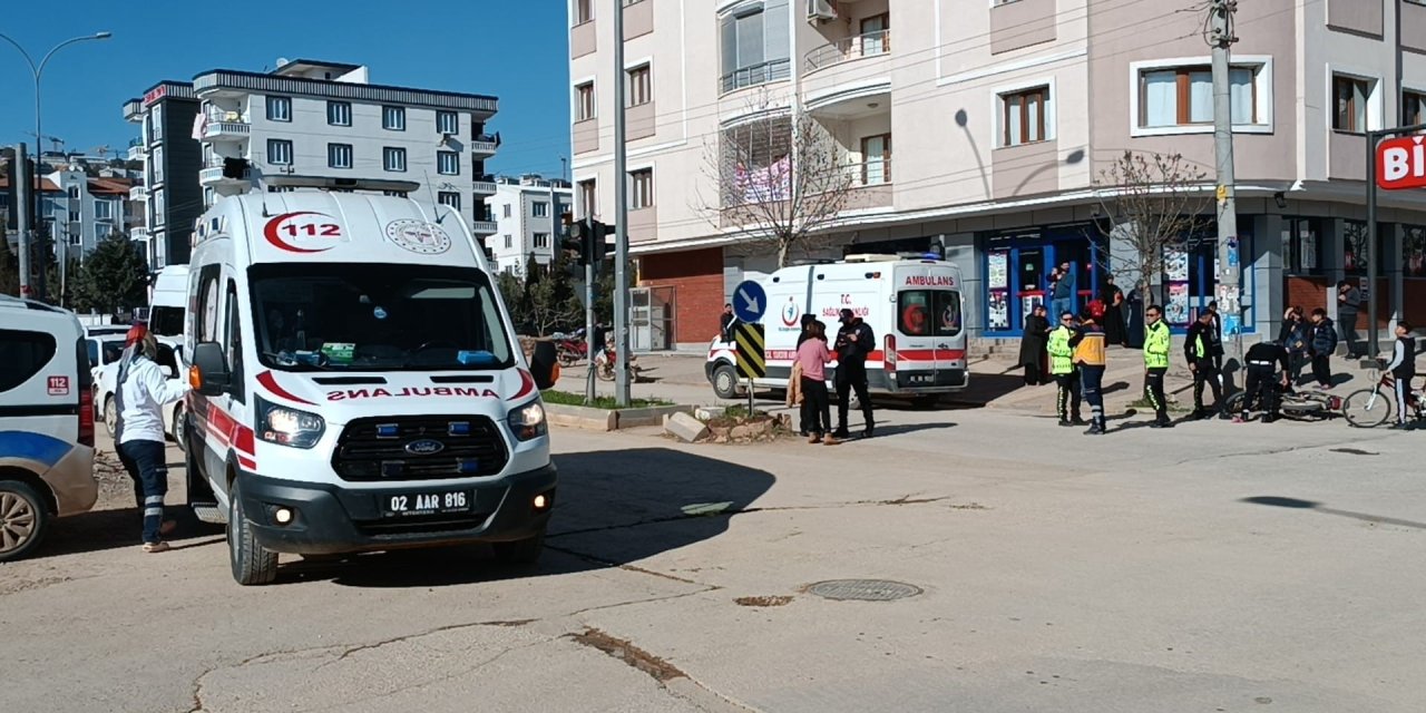 Adıyaman'da otomobil ile motosiklet çarpıştı! 2 yaralı