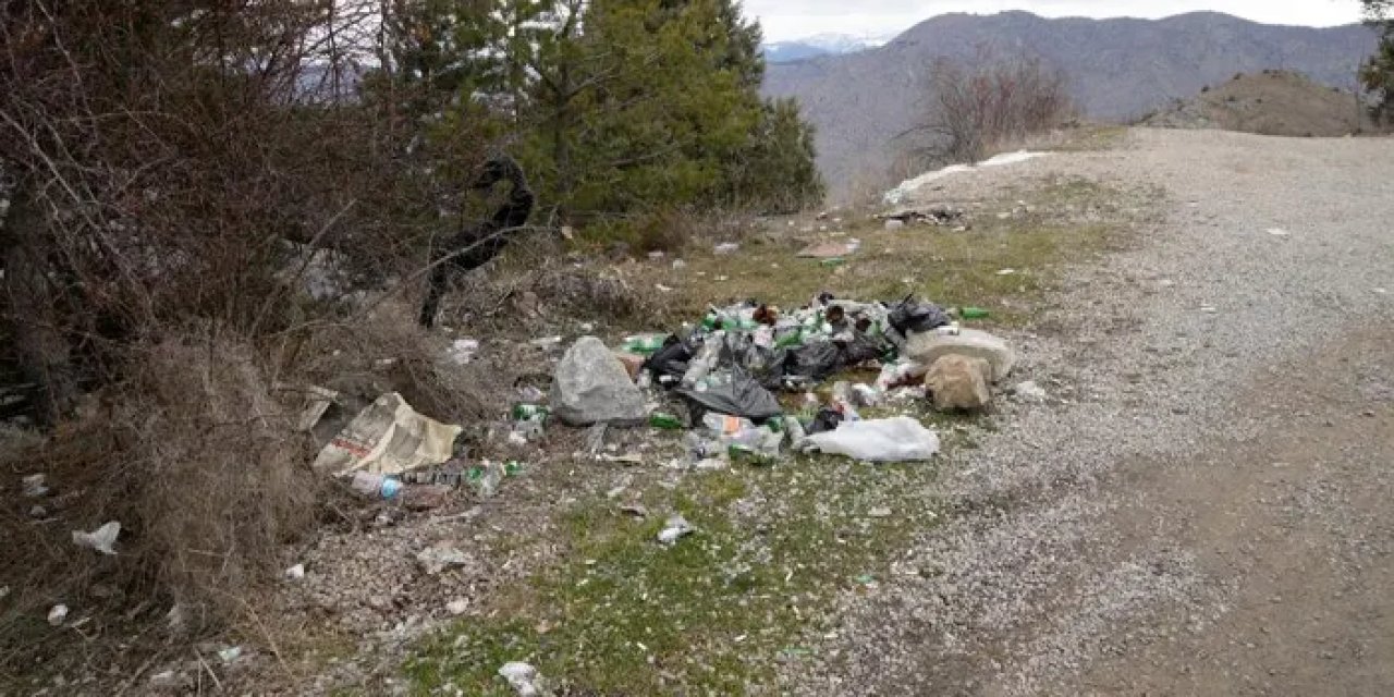 Gümüşhane'de orman çöplüğe döndü! Yöre halkı tepki gösterdi