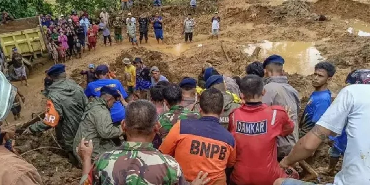 Endonezya’daki sel! Can kaybı 32'ye yükseldi.