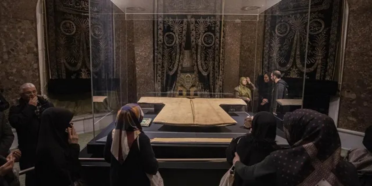 Hırka-i Şerif, Ramazan Ayının İlk Cuma Günü Ziyaretçilere Kapılarını Açıyor