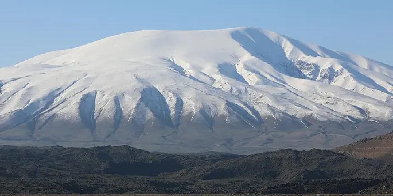 Ağrı Dağı ve Çevresi Baharda Bile Kışın Beyaz Esareti Altında