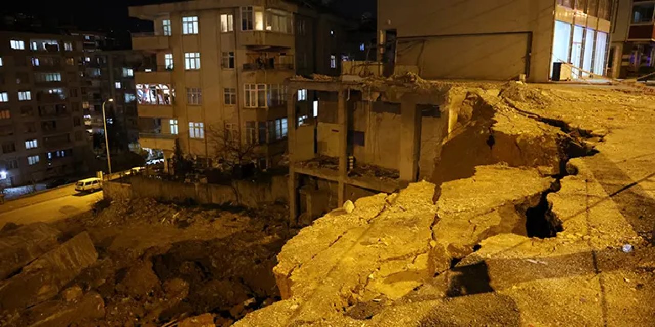 Kahramanmaraş'ta toprak kayması! Çok sayıda araç hasar gördü