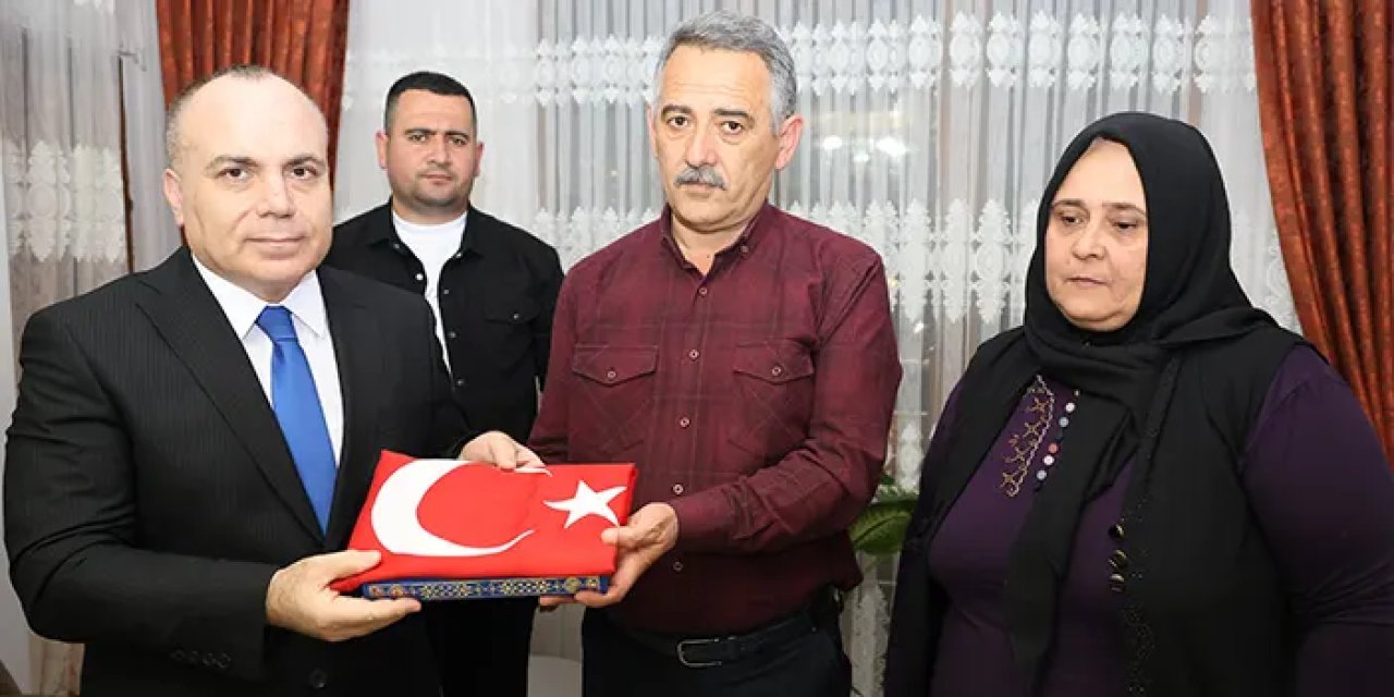 Artvin Valisi Cengiz Ünsal iftarda şehit ailesine misafir oldu