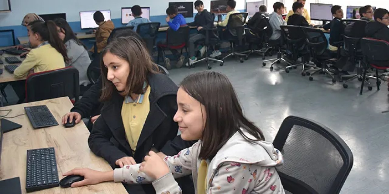 Gümüşhane'de 29 atölyede öğrencilere kodlama eğitimi veriliyor