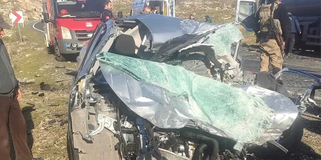 Mardin'de tır ile otomobil çarpıştı! 1 ölü, 1 yaralı