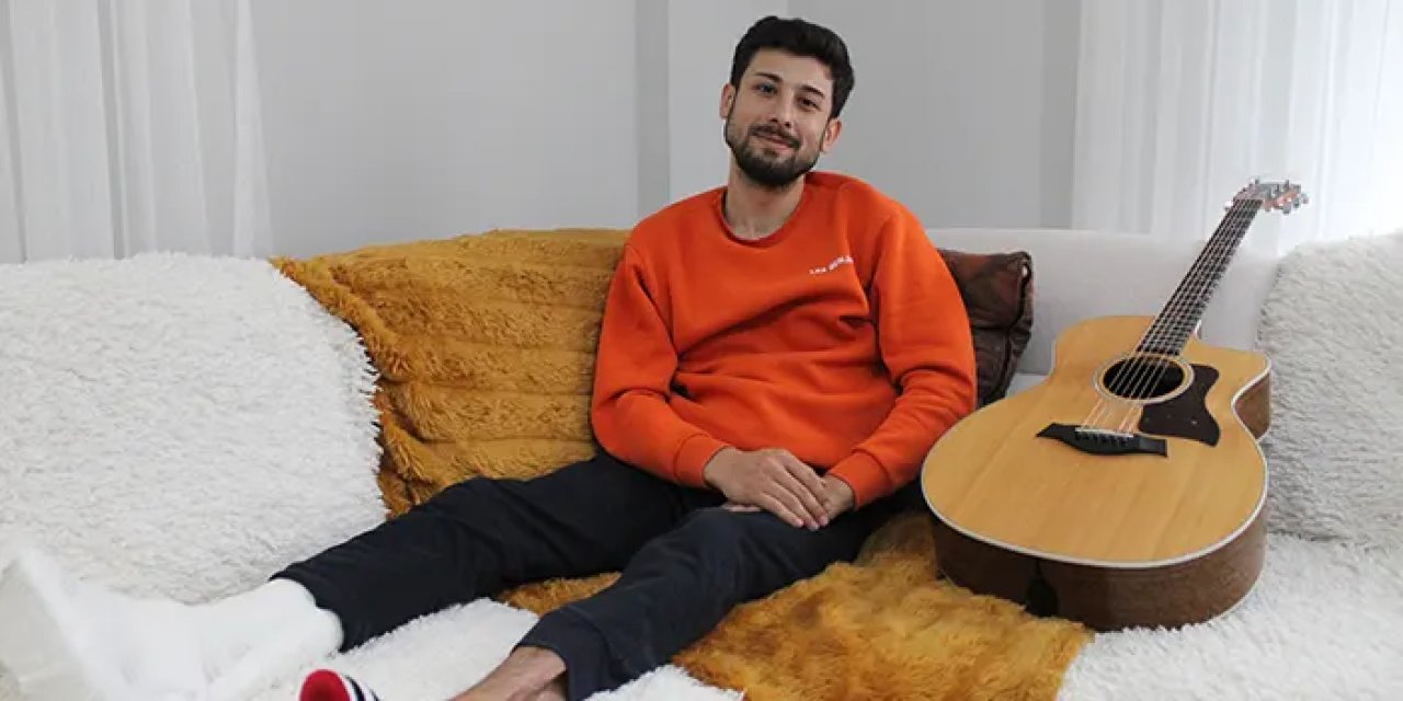 Depremde öldü sanılıp ceset torbasına konulmuştu! Depremzede genç acılarını şarkıyla anlattı