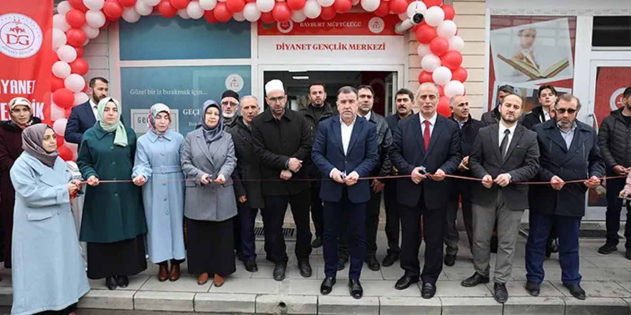 Bayburt'ta Diyanet Gençlik Merkezi açıldı