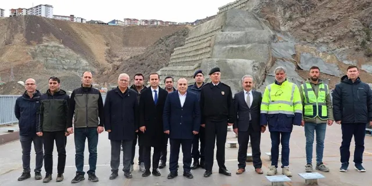 Artvin'de Vali Ünsal'dan Yusufeli Merkez Viyadüğü'ne inceleme