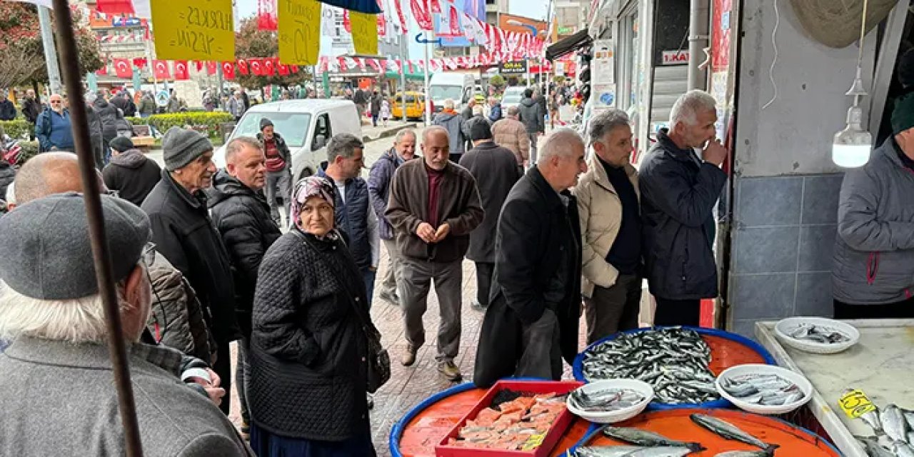 Rize'de istavritin kilosu 25 TL'ye düştü! Tezgahlarda kuyruk oluştu