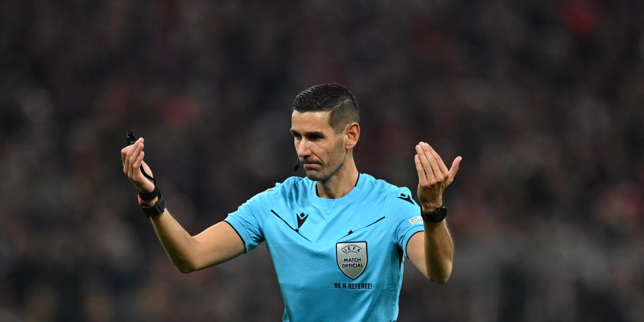 Yeşil sahada ilginç anlar! Hakem penaltı kararının sebebini tüm stadyuma açıkladı