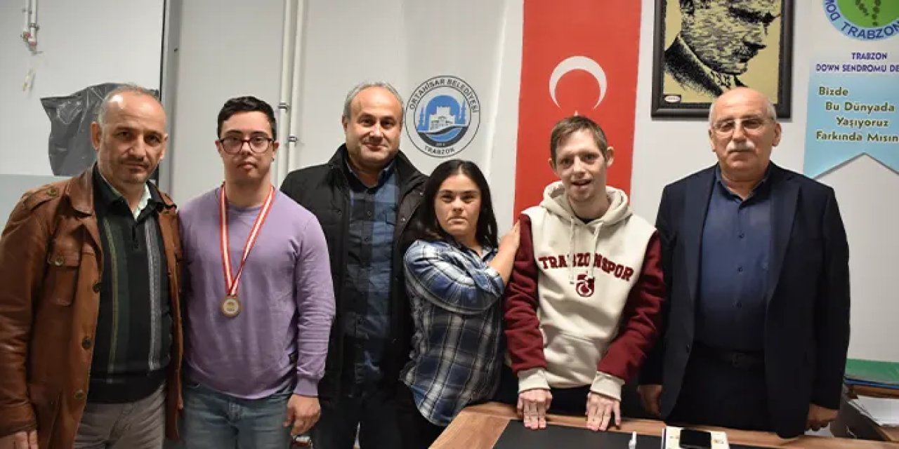 Trabzon'da Down sendromlu bireylerin aileleri omuz omuza verdi! Çocuklarını topluma kazandırıyorlar