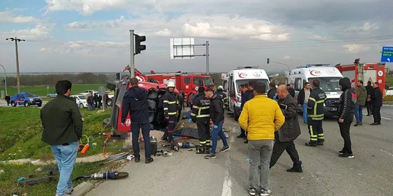 Tır ile yolcu minibüsü çarpıştı! Ölü ve yaralılar var