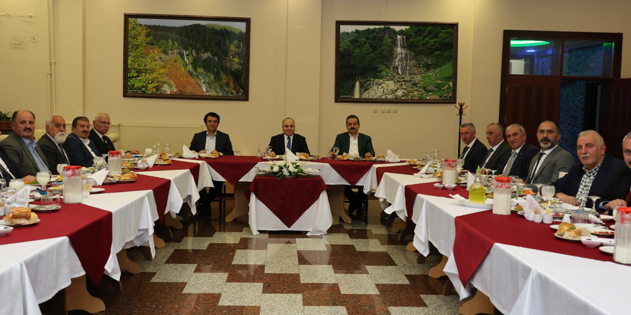 Artvin Valisi Ünsal l Genel Meclisi üyeleri ile iftarda bir araya geldi