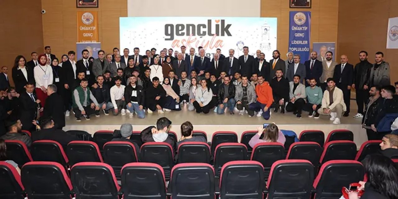 Bakan Güler Bayburt'ta öğrencilerle bir araya geldi