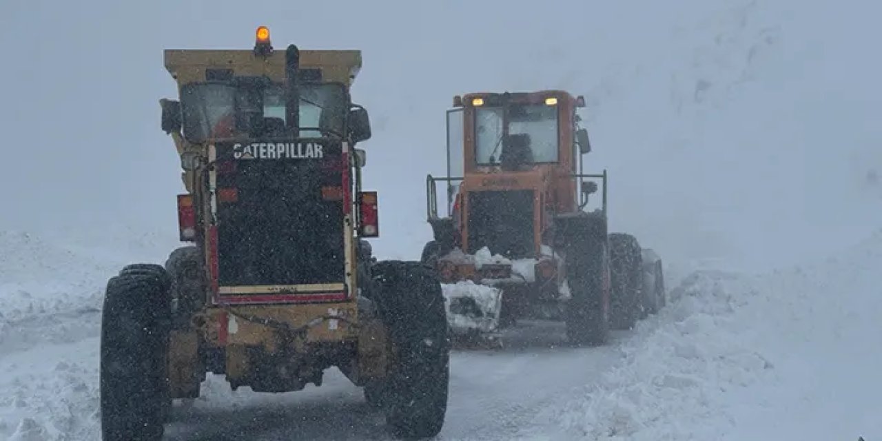 Ardahan-Artvin kara yoluna çığ düştü