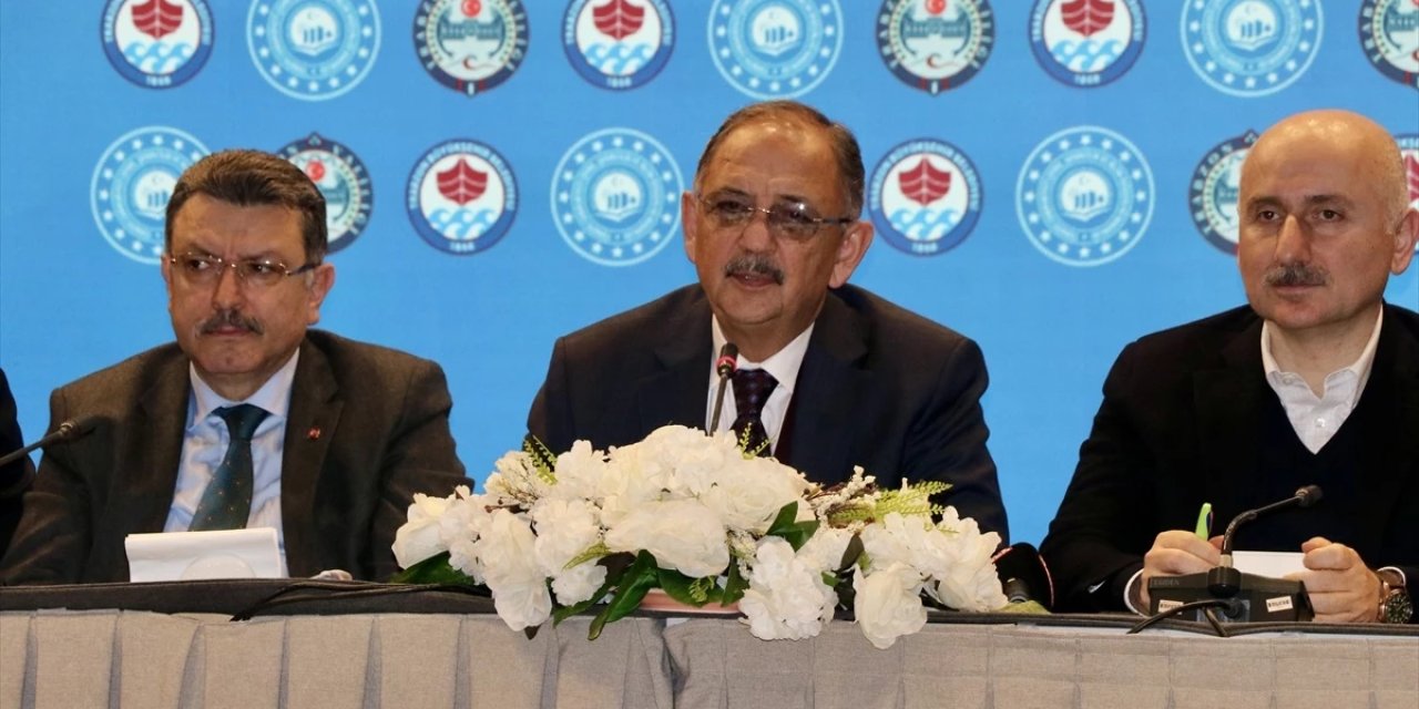 Bakan Özhaseki Trabzon'da hemşehri dernekleri temsilcileri ile bir araya geldi