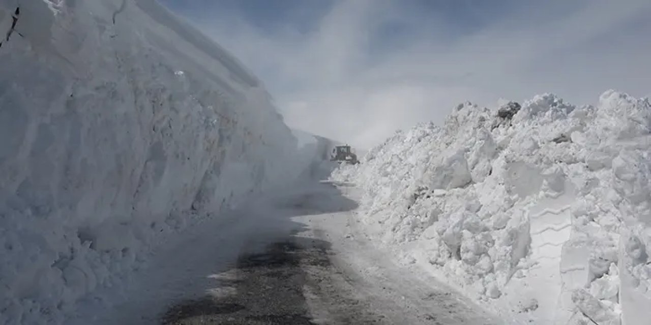 Muş'ta kar kalınlığı 4 metreye ulaştı