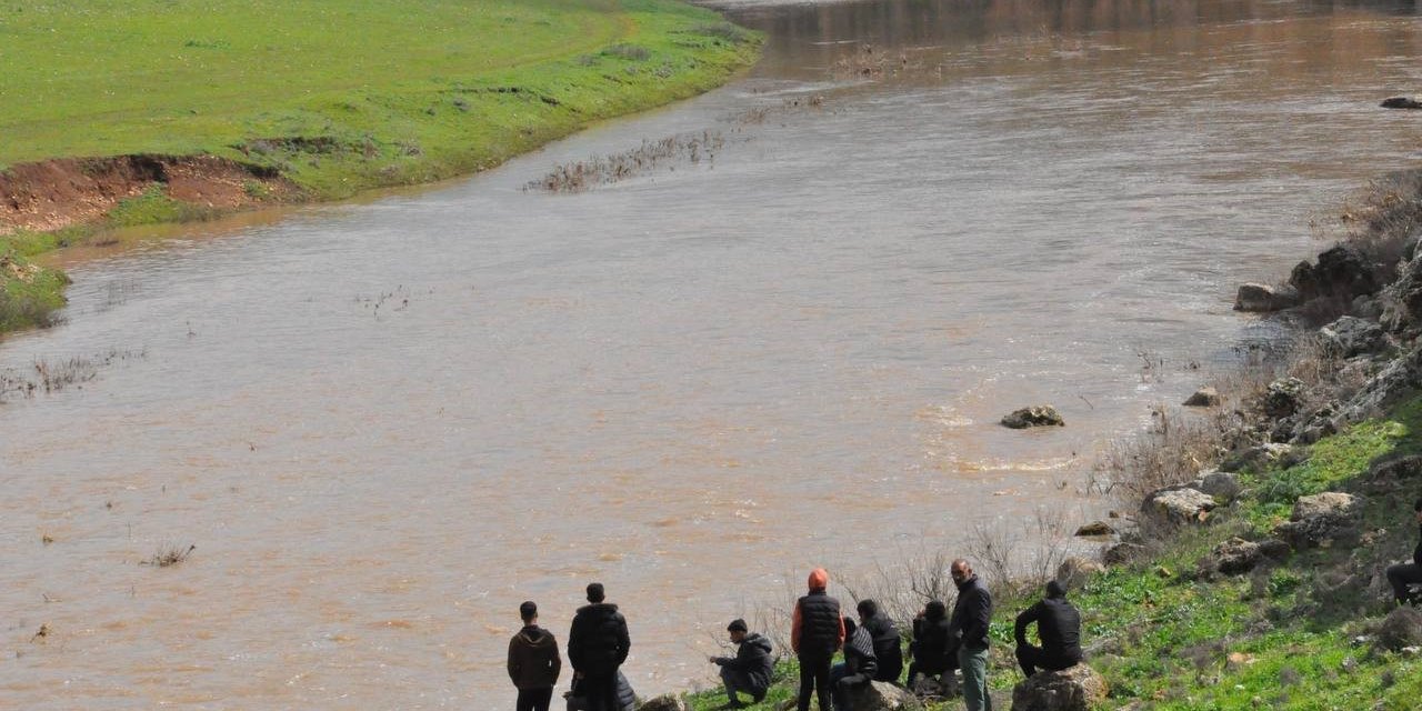 Şanlıurfa'da akıntıya kapılan kayıp çocuk 3 gündür bulunamadı