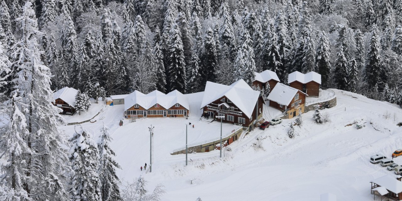 Artvin Atabarı Kayak Merkezinin eşsiz kar manzarası