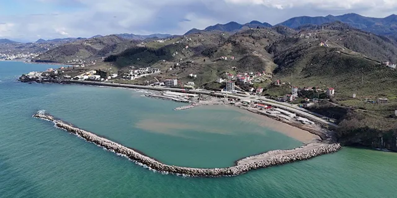 Türkiye'nin en büyük balıkçı barınağının inşaatı sürüyor!