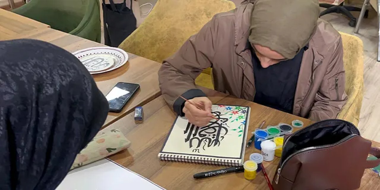 Gümüşhane'de üniversite öğrencileri Hüsn-i Hat sanatını öğreniyor