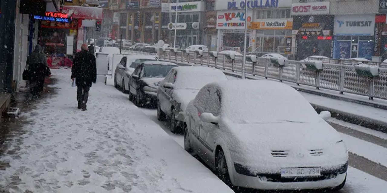 Kış geri döndü! 196 köy yolu ulaşıma kapandı