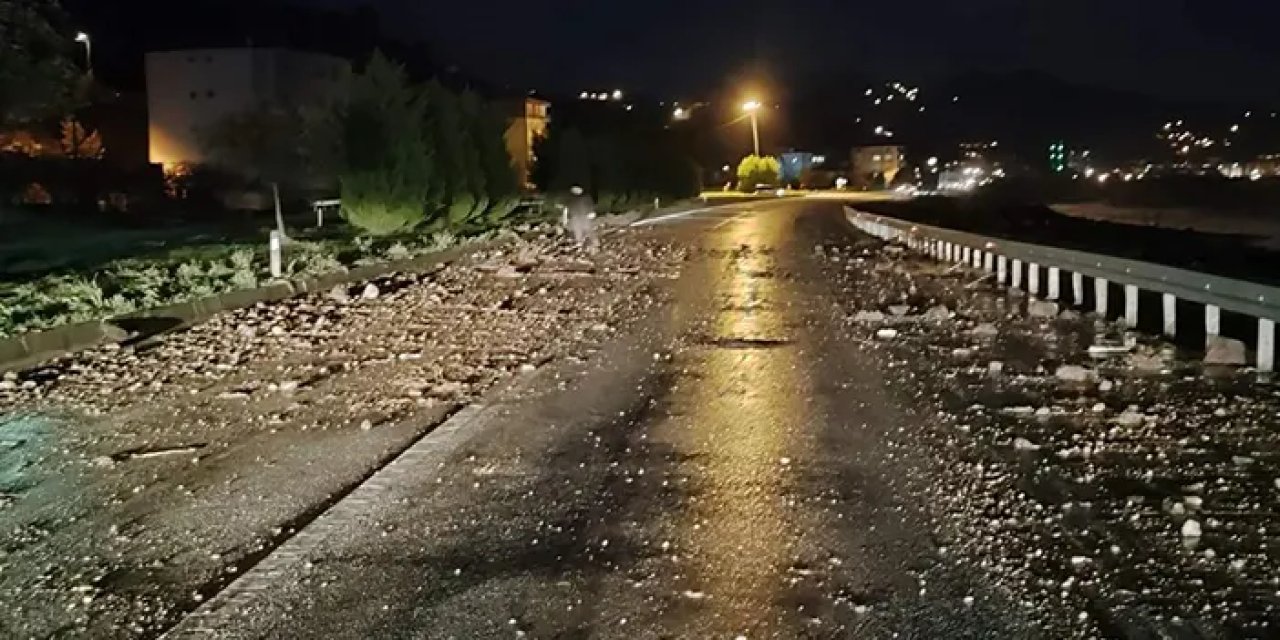 Giresun'da taşlar yola sürüklendi! Ulaşım aksadı