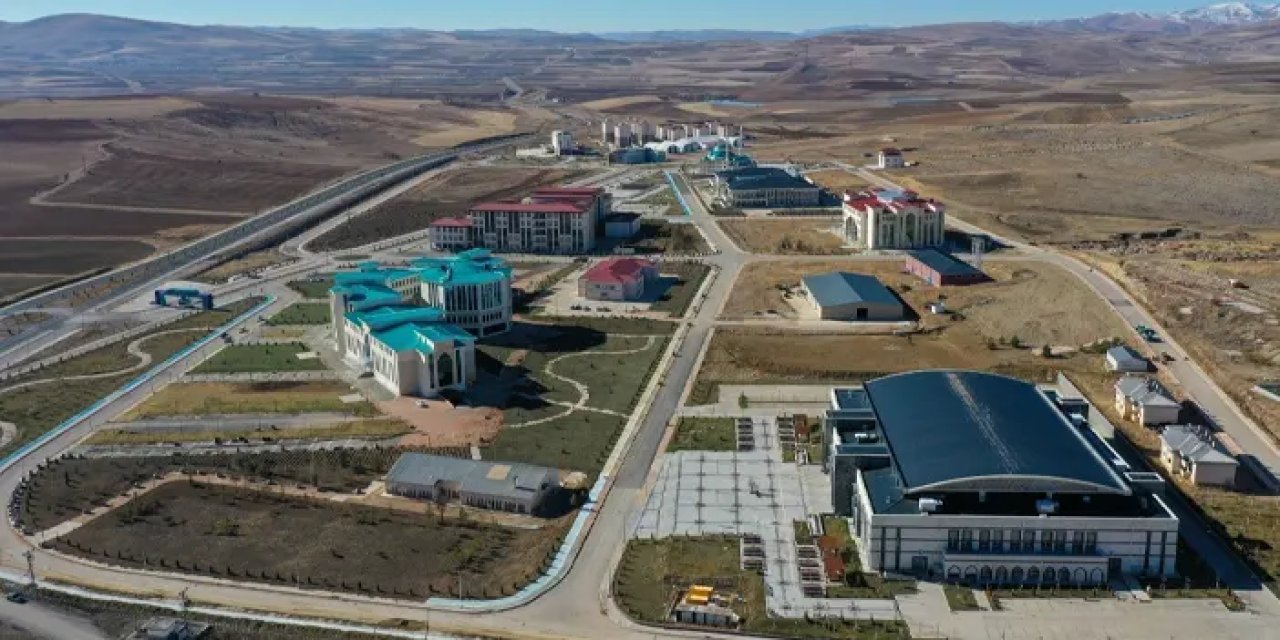 Bayburt Üniversitesi Marşı resmi olarak tescillendi