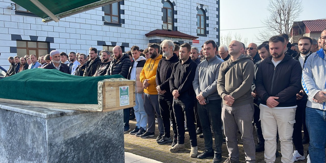 Trabzon’da göçük altında kalan işçi memleketi Rize'de son yolculuğuna uğurlandı