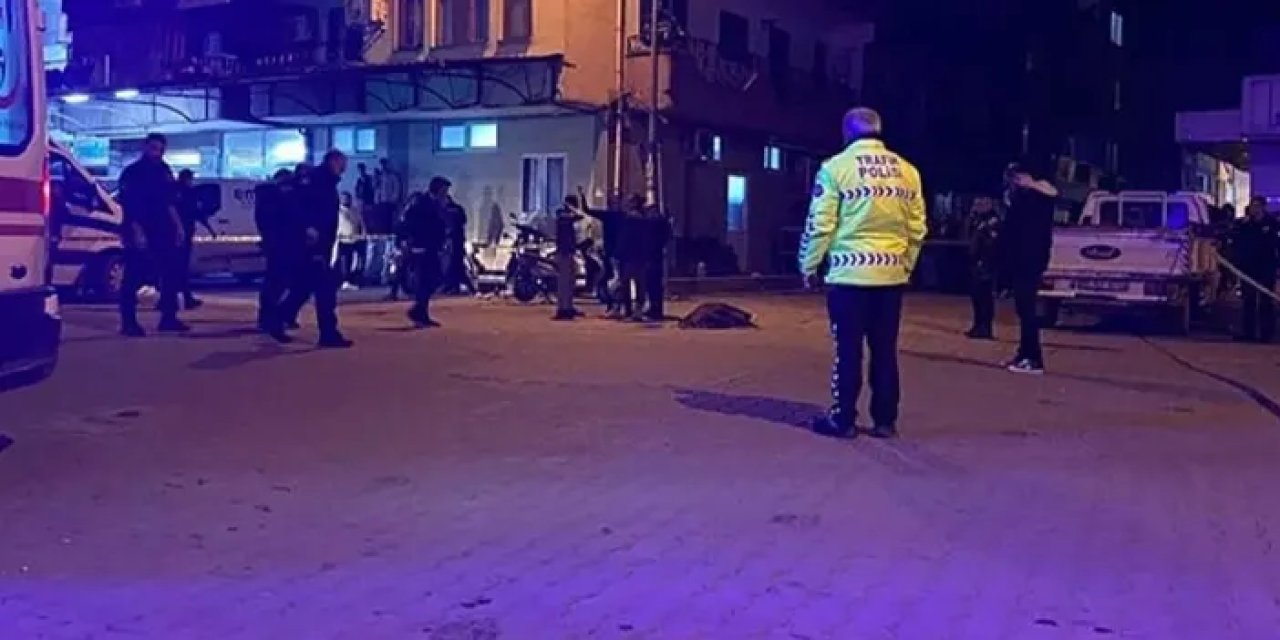 Eşini sokak ortasında katledip başında bekledi!