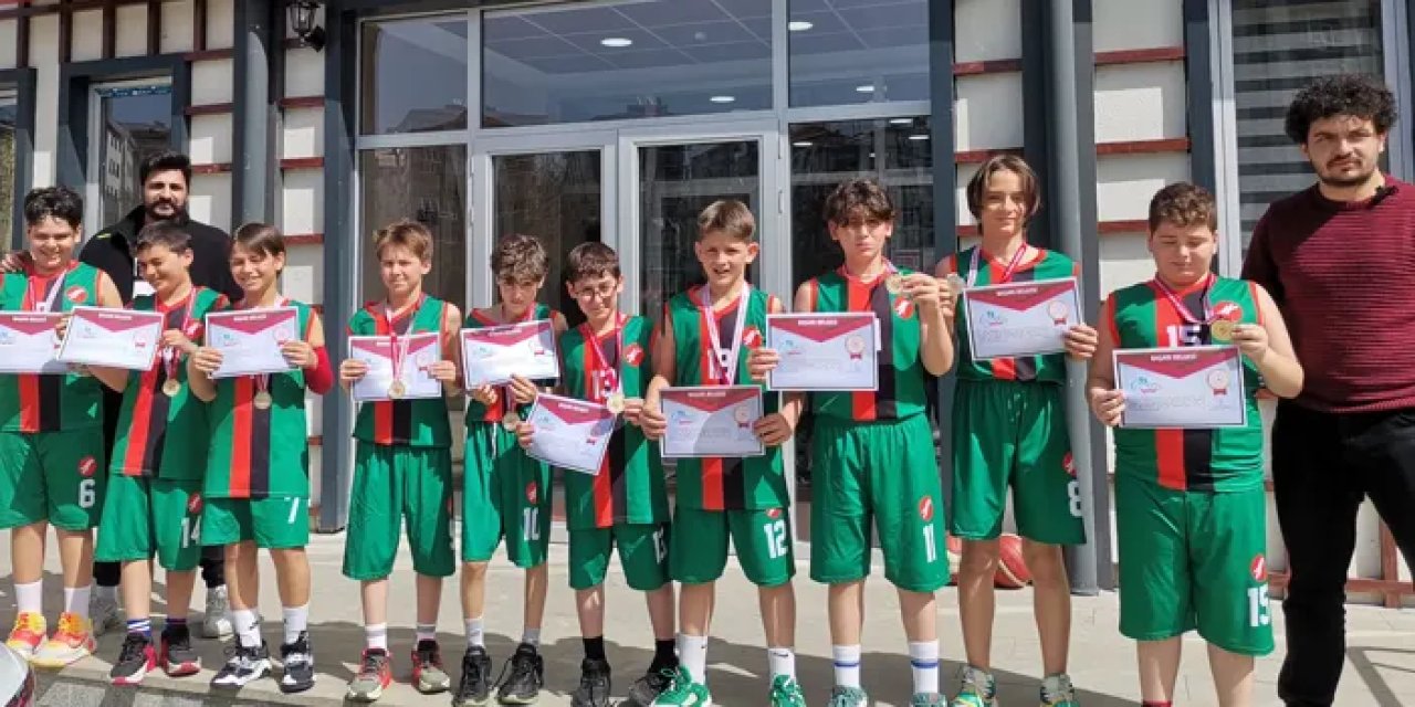 Trabzonlu ortaokul öğrencisi basketbolcular yarı finalde!
