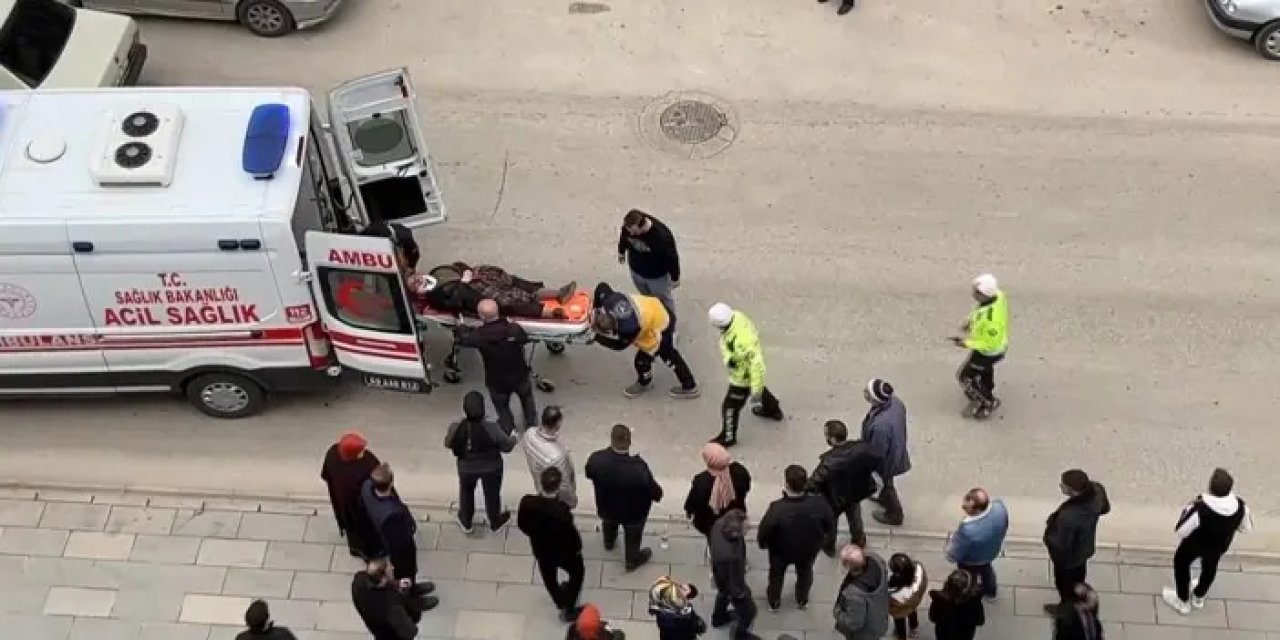 Bayburt'ta minibüs çarptı! Ezilmekten son anda kurtuldu