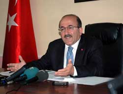 Gümrükçüoğlu ayini yorumladı