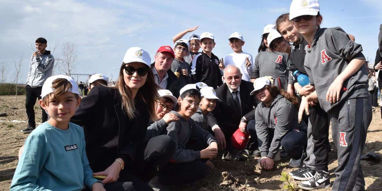Samsun'da OMÜ Bafra Yerleşkesi'ne 100 fidan dikildi