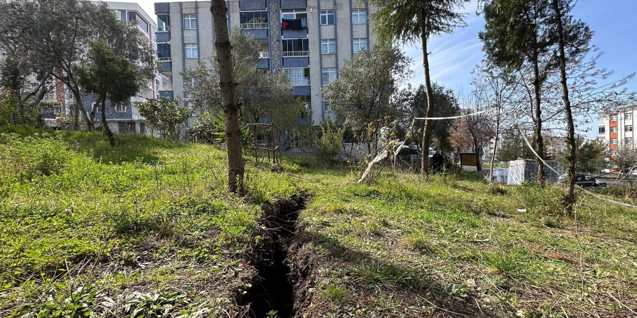 Samsun'da inşaat temel kazısında oluşan yarıklar büyüdü! Vatandaşlar 'acil önlem' bekliyor