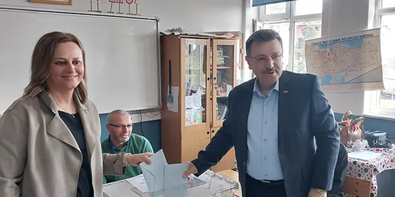 AK Parti Trabzon Büyükşehir Belediye Başkan Adayı Ahmet Metin Genç oyunu kullandı