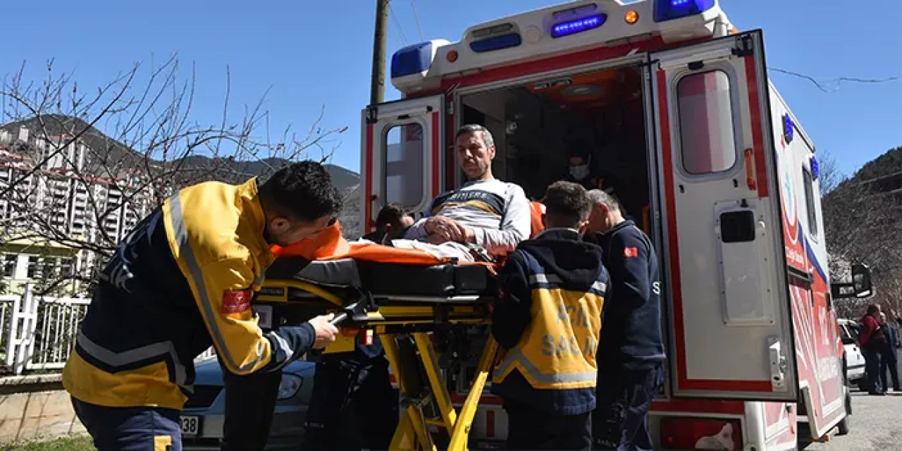 Gümüşhane'de felçli kişi ambulans ile oy kullanmaya gitti