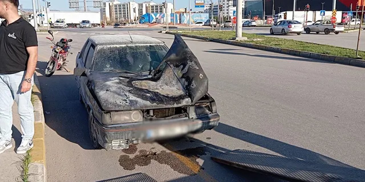Çorum'da seyir halindeyken yanan otomobil kullanılmaz hale geldi