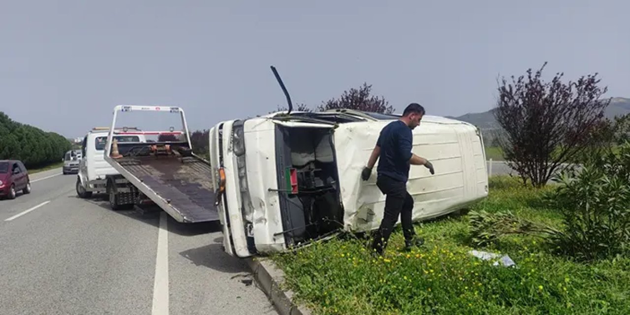 Yalova'da minibüs kontrolden çıkıp takla attı! 2 yaralı