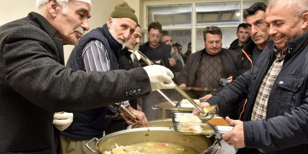 Gümüşhane'de 20 yıllık gelenek! Bu köyden geçen herkese iftar yemeği veriliyor