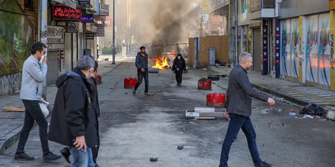 Van'da izinsiz gösterilere polis müdahale etti