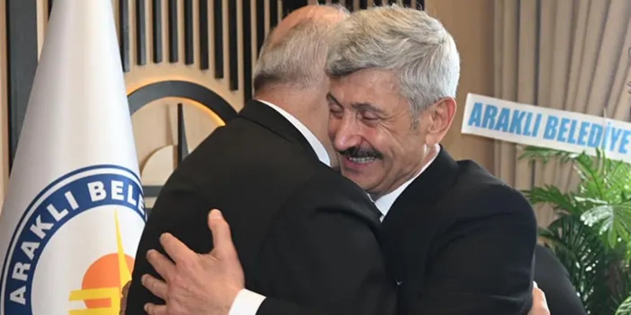 Araklı'da devir teslim! AK Partili Çebi devraldı