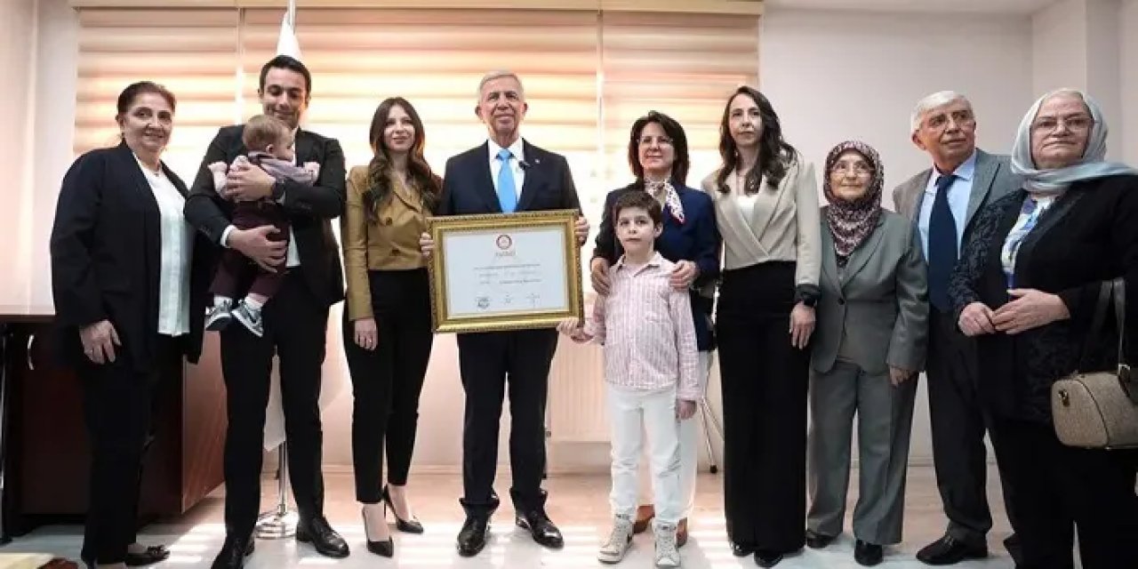 Mansur Yavaş mazbatasını aldı