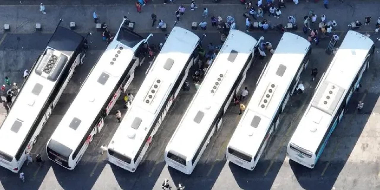 Türkiye'de Bayram Yoğunluğu: Otobüs Biletleri Tükendi, Ek Seferler Yolda