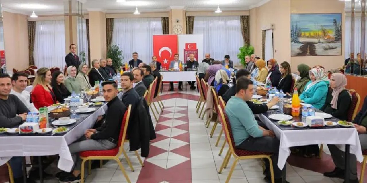 Bayburt'ta Vali Eldivan, Valilik çalışanları ile iftarda buluştu