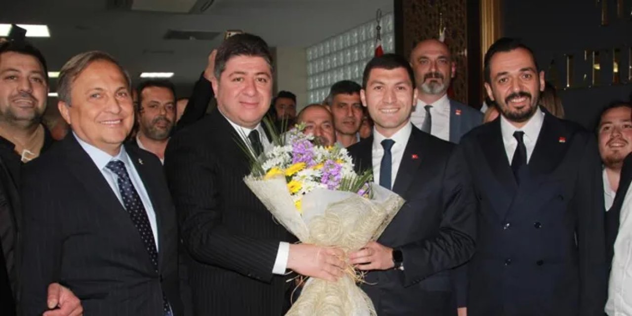 Altınordu Belediye Başkanı Ulaş Tepe görevi devraldı