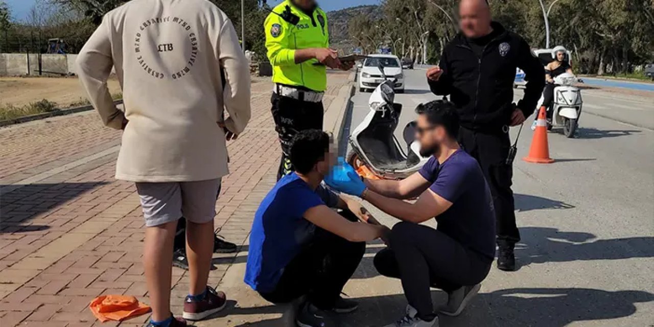 Antalya'da motosiklet kazası! 16 yaşındaki sürücü ve arkadaşı yaralandı